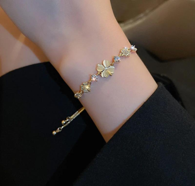 Elegant Gold-Plated Crystal Clover Bracelet for Women