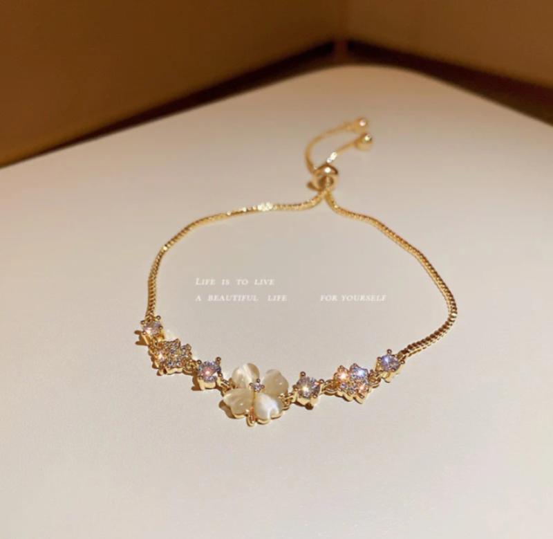 Elegant Gold-Plated Crystal Clover Bracelet for Women